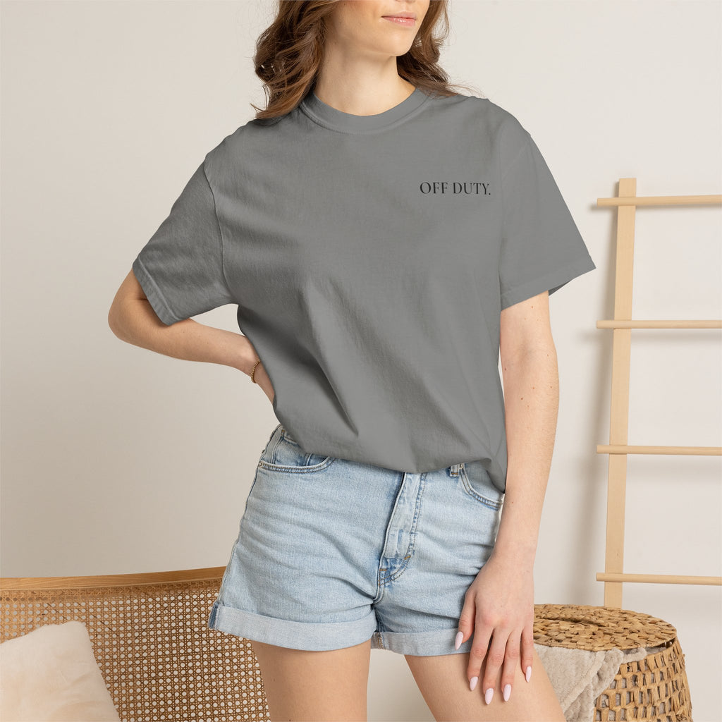 Damen T-Shirt „OFF DUTY“ – Minimalistisches „Out of Office“ Büro-Flucht Shirt