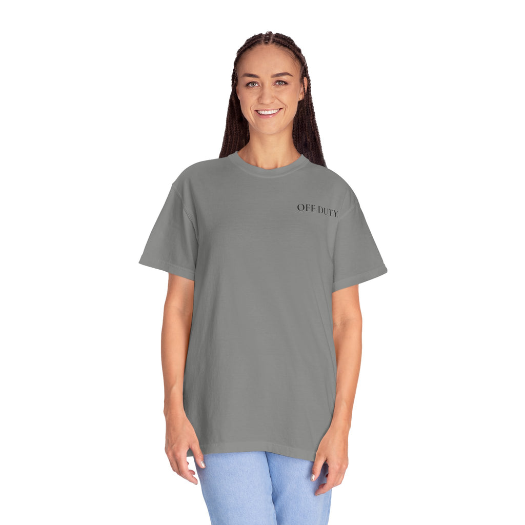 Damen T-Shirt „OFF DUTY“ – Minimalistisches „Out of Office“ Büro-Flucht Shirt