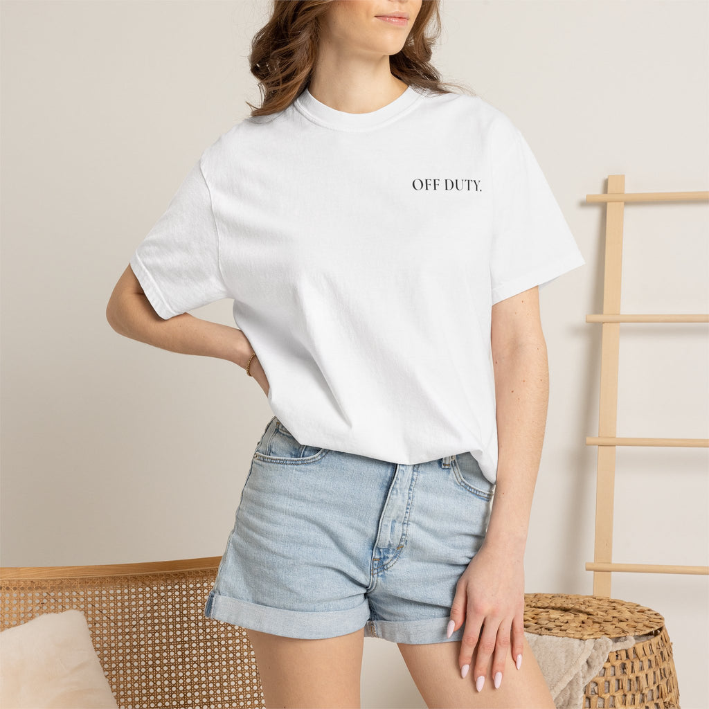 Damen T-Shirt „OFF DUTY“ – Minimalistisches „Out of Office“ Büro-Flucht Shirt
